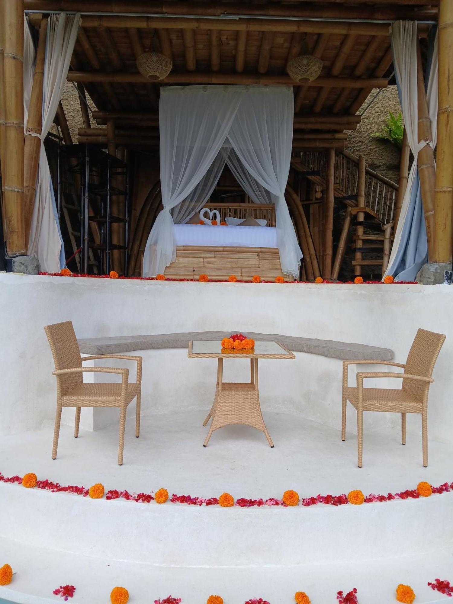 Danaswari Bali Bamboo House Villa Selat Luaran gambar